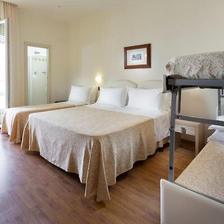 Hotel Baltic Rimini Buitenkant foto