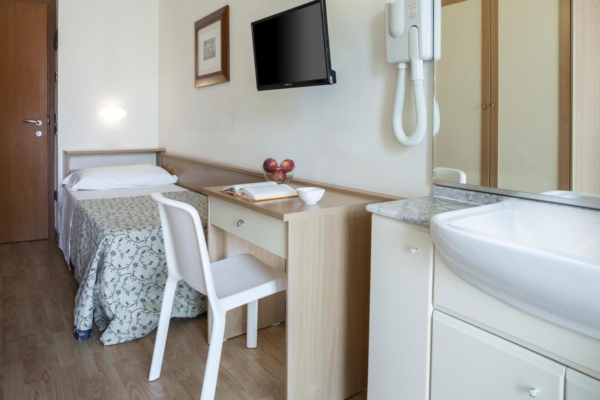 Hotel Baltic Rimini Buitenkant foto