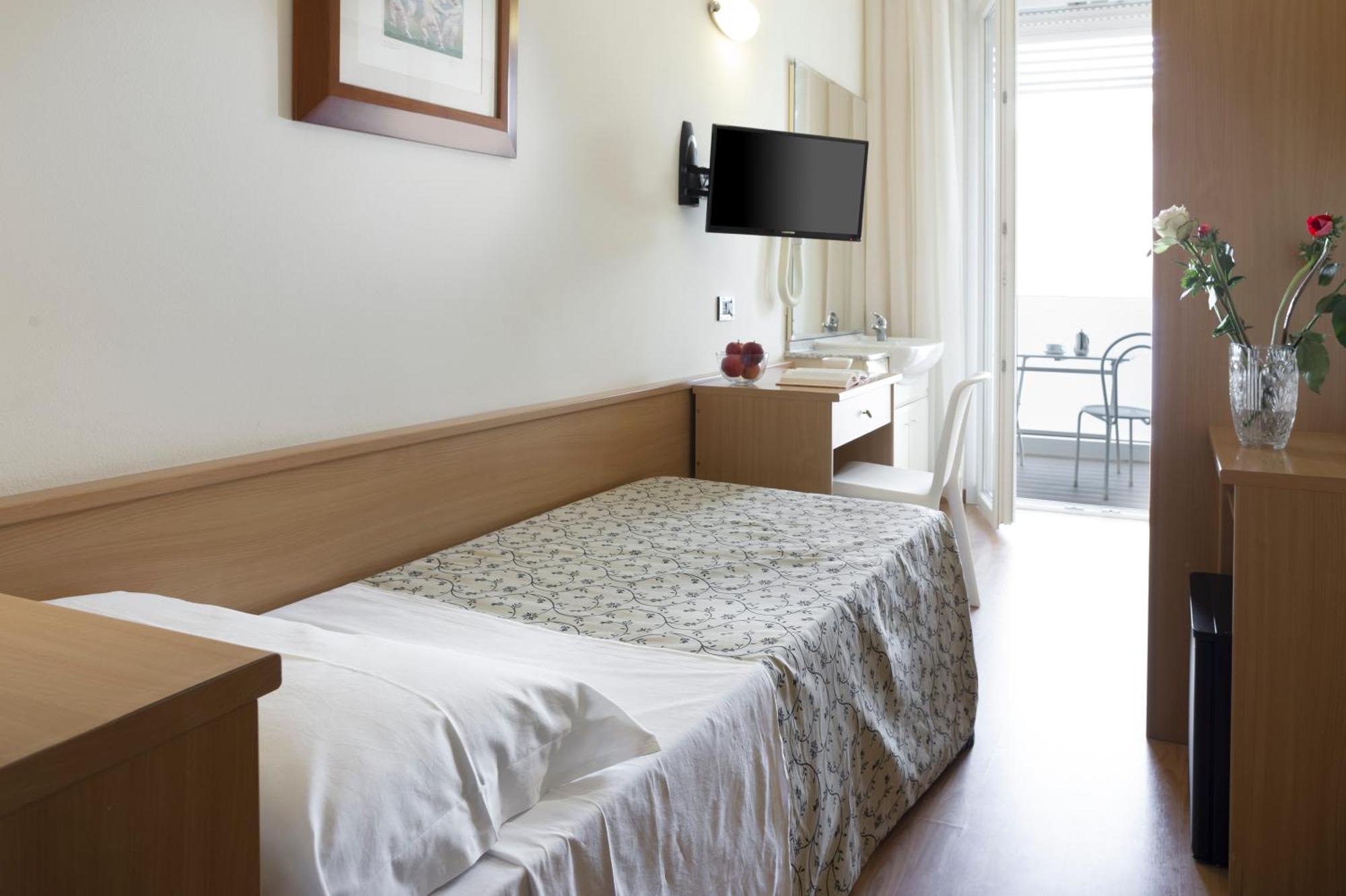 Hotel Baltic Rimini Buitenkant foto